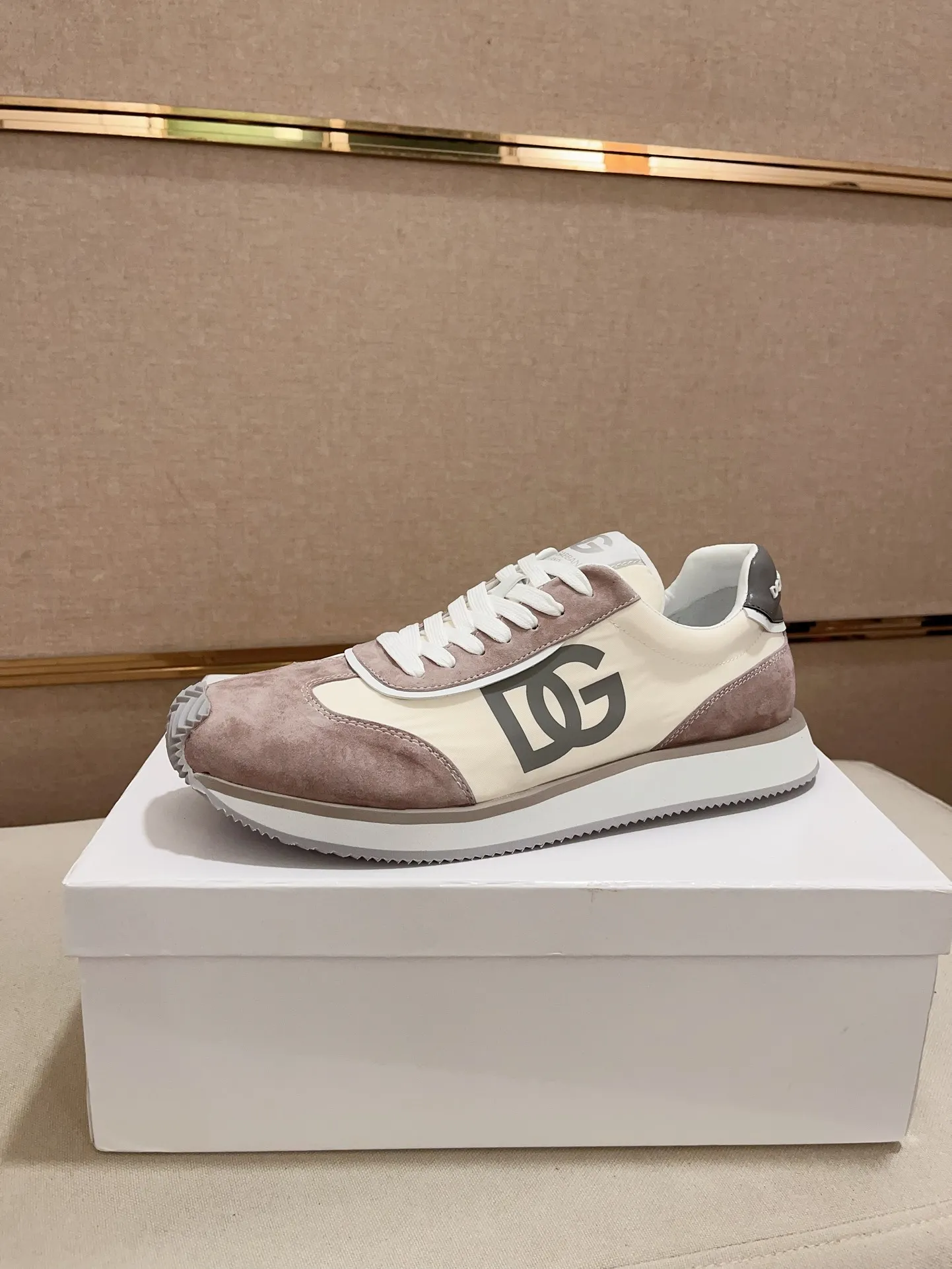 Factory price: 420💰Counter quality, [Proud] DG's latest casual, original quality men's shoes🤠Imported top layer💕Soft sheepskin lining [Proud] In terms of materials and workmanship, it beats all versions on the market💕Highest quality shipments Real photos🎬😇❤Fabrics and imported rubber materials highlight the unique charm of the brand😘The shoelaces are also original custom-made👻Classic lace-up shoes are very comfortable on the feet , code number 38-44 (45.46 can be customized)